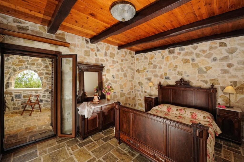 Stone House With Sea View Villa Achlia Bagian luar foto