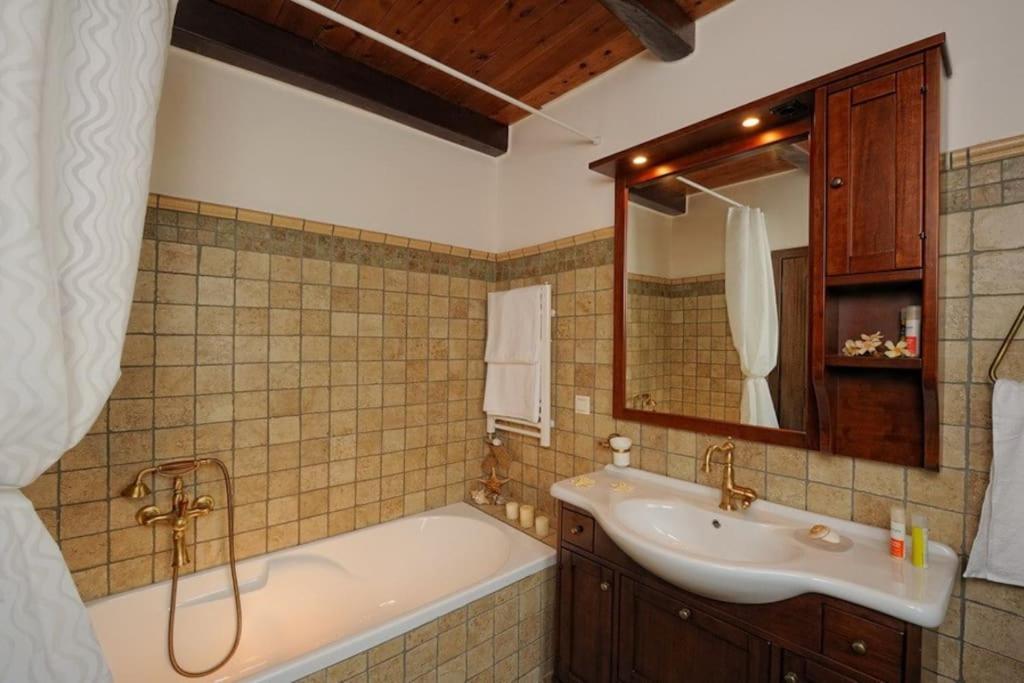 Stone House With Sea View Villa Achlia Bagian luar foto